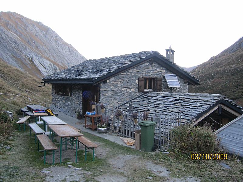 combeA_cl_0.jpg - La cabane de la Tsissette, 2005m.