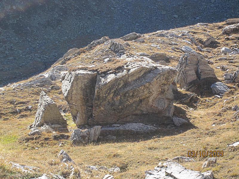 combeA_cl_6.jpg - Gros bloc de roche.