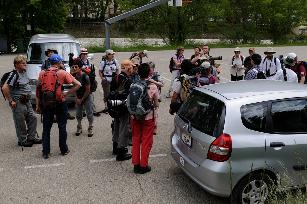 _0028558.jpg - Nous voilà tous réunis au 1er point de rendez-vous avec notre guide, au parking de Rémuzat.